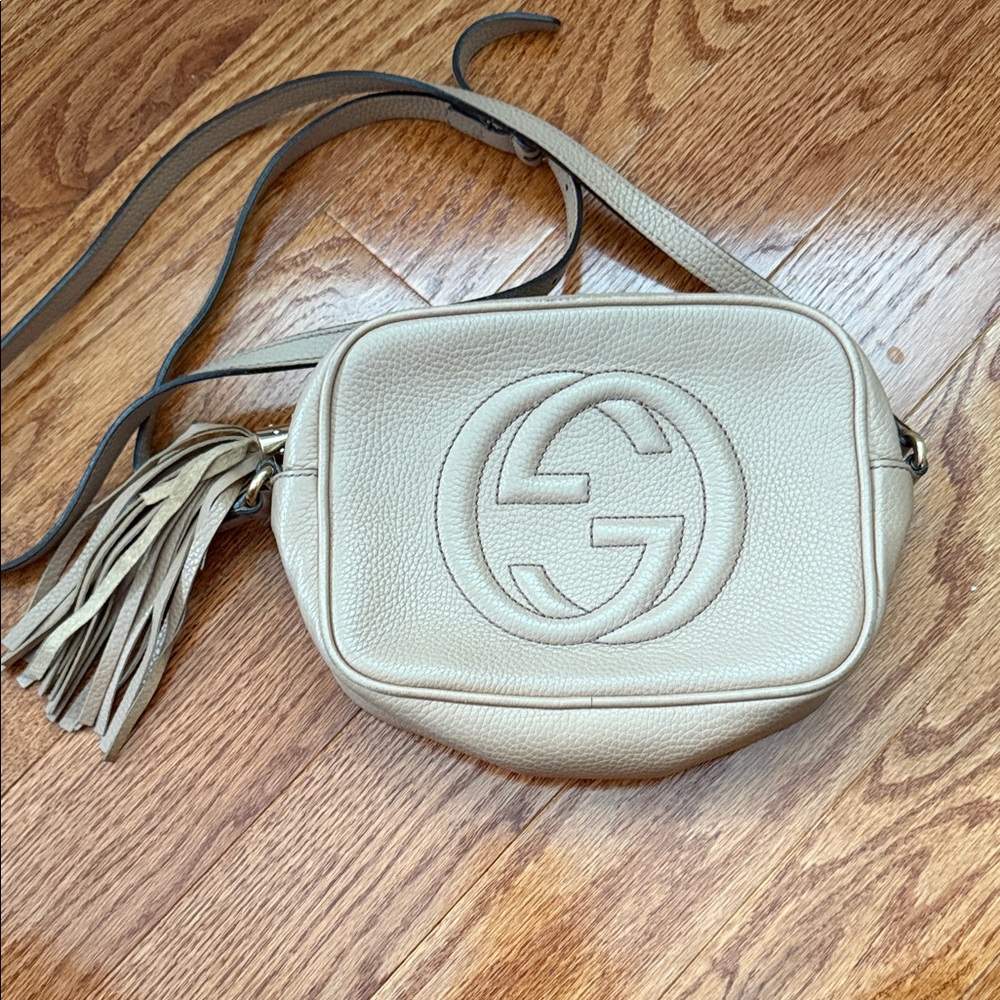 Gucci Beige Soho Disco Crossbody Bag with Tassel